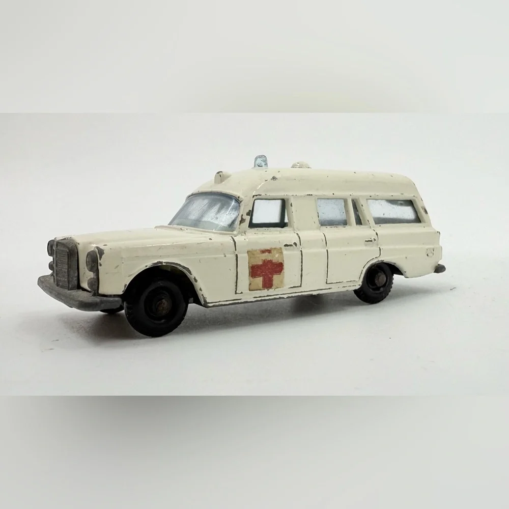 Lesney Matchbox #3 Mercedes Benz‎ Binz Ambulance Regular Wheel 1968 Vintage